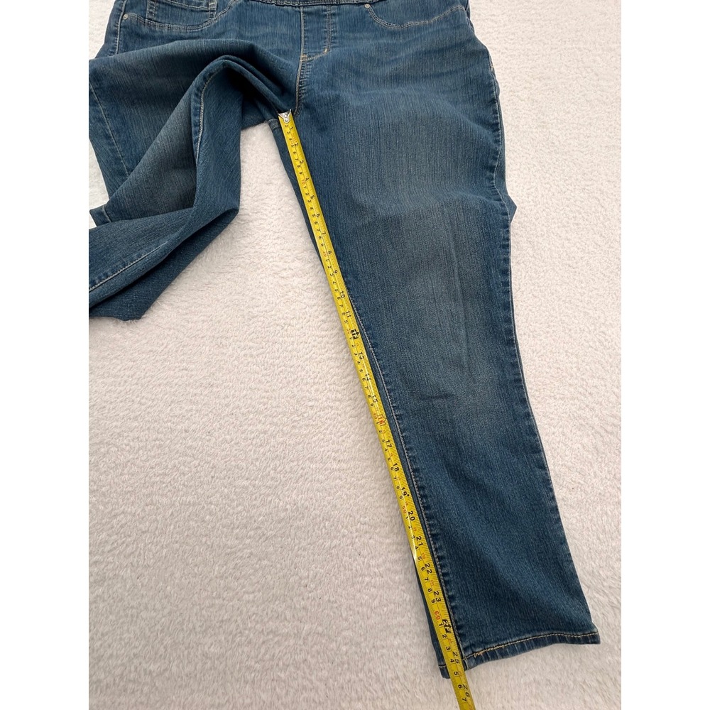 Denizen from Levis Modern Pull-On Crop Jeans Medium Wash Blue Size 18 - Picture 6 of 7